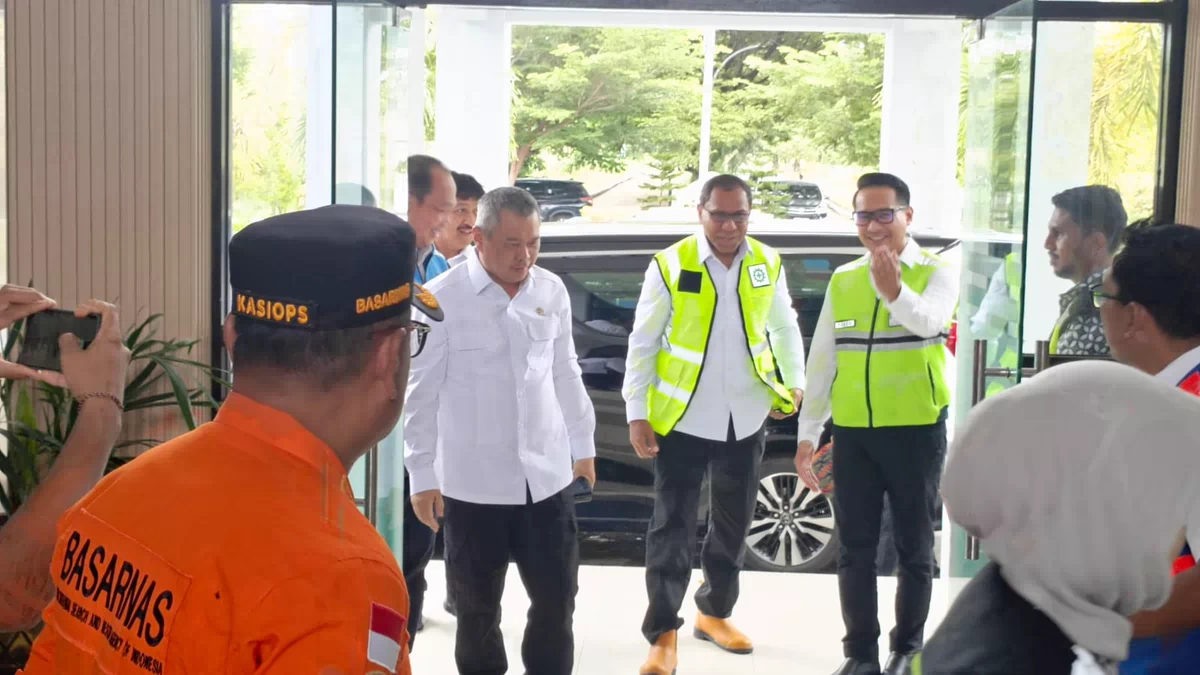 Wagub Johni Asadoma Sampaikan Keluhan Tiket Mahal ke Menhub RI, Dorong Penambahan Kapal dan Peningkatan Pelabuhan Tenau