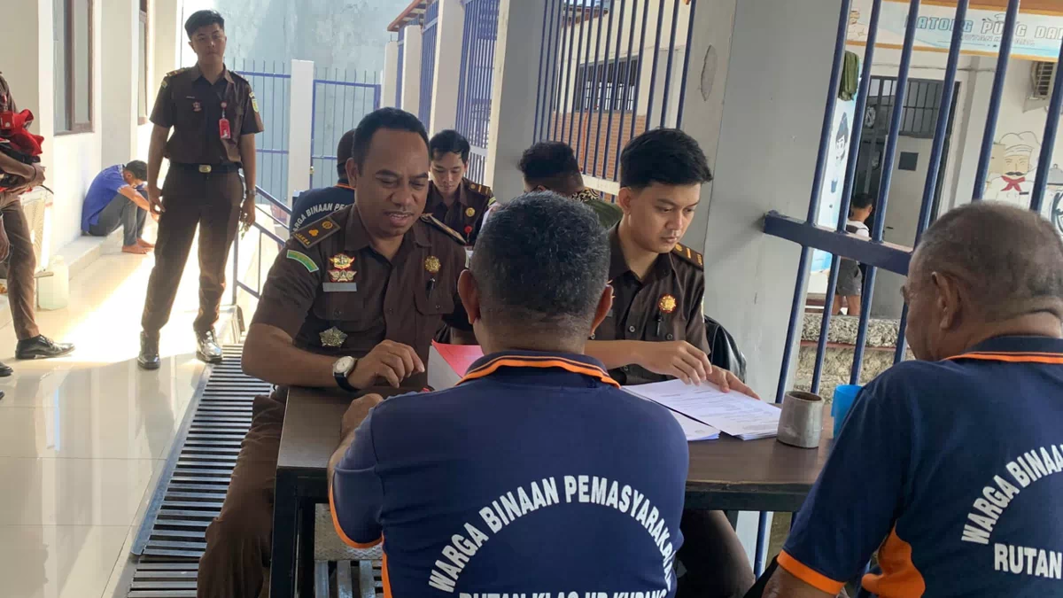 Tiga Tersangka Kasus Garam di Sabu Raijua Resmi Diserahkan ke JPU, Siap Disidang di Tipikor Kupang