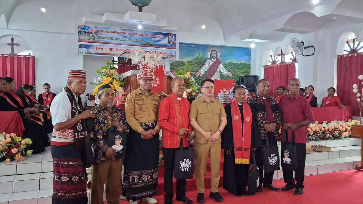 HUT 100 Tahun Injil di Pantar Timur, Wagub NTT Johni Asadoma Serukan Toleransi dan Bangun Generasi Unggul