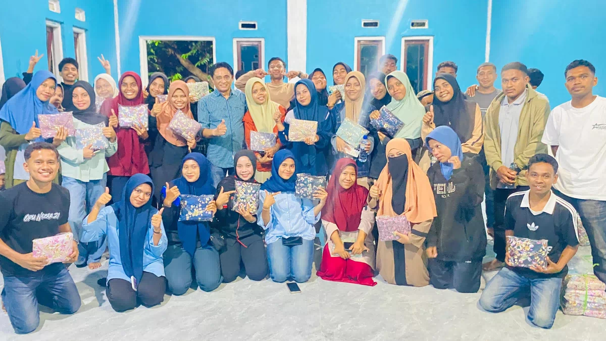 Sambangi Asrama IKWAN Kupang, Marthen Lenggu Motivasi Mahasiswa dan Salurkan Bantuan