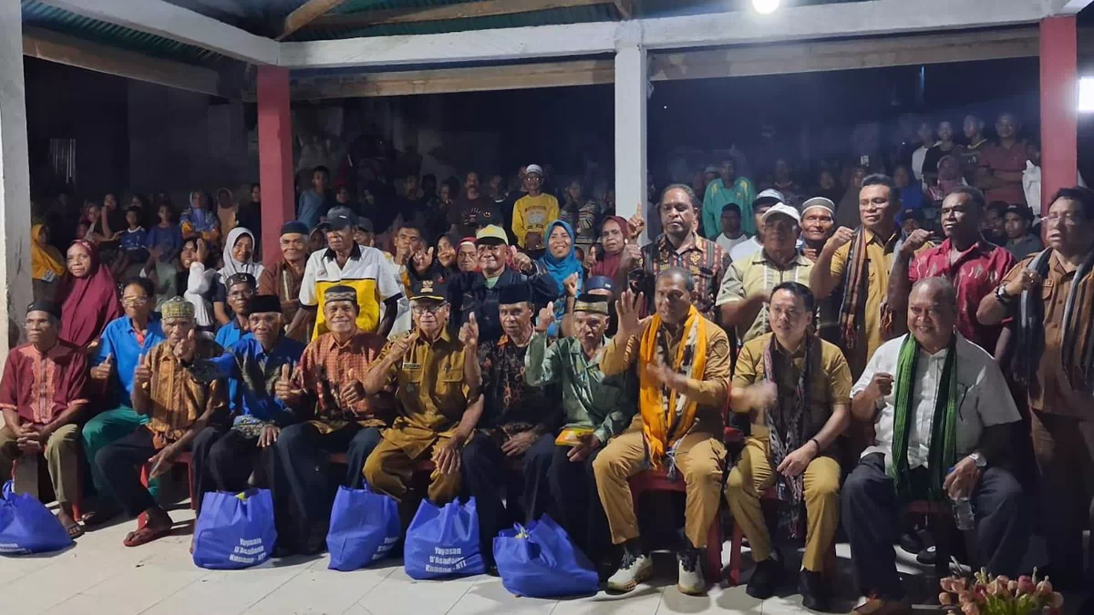 Perdana, Wagub NTT Johni Asadoma Kunjungi Pulau Treweng, Warga Terharu, Masalah Air dan Listrik Siap Diatasi