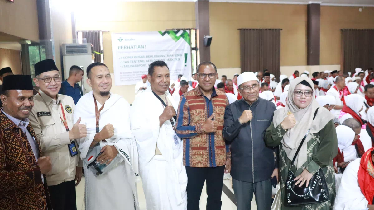 Pelepasan Jemaah Haji NTT di Surabaya,Wagub Jhoni Asadoma Ibadah Haji Ajarkan Kesabaran, Keikhlasan &amp; Persaudaraan