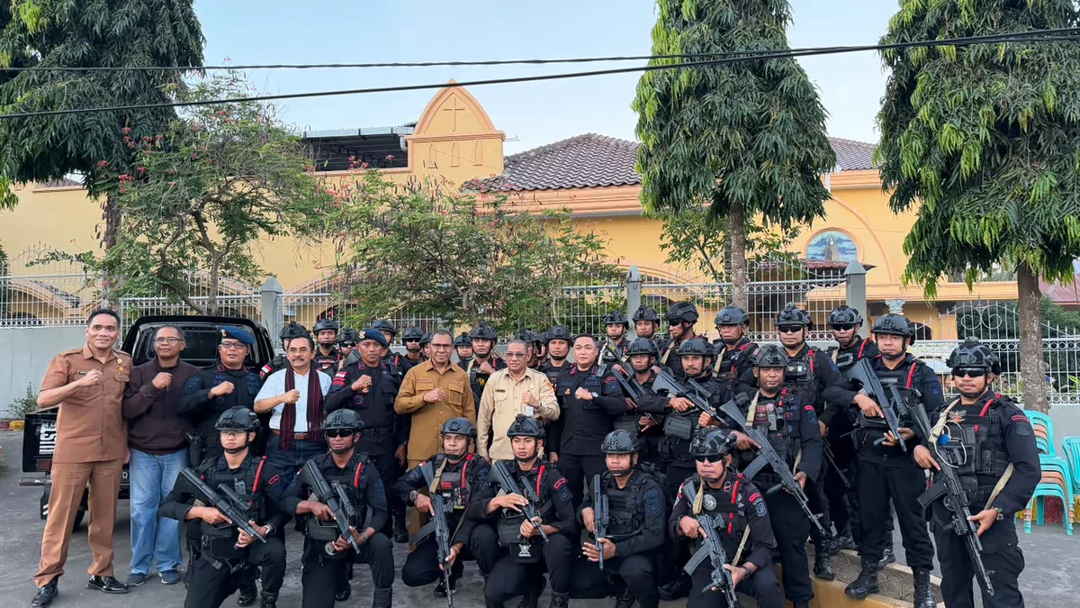 Wagub NTT Temui Warga Lewonara, Serap Aspirasi dan Apresiasi Pengabdian Brimob di Adonara