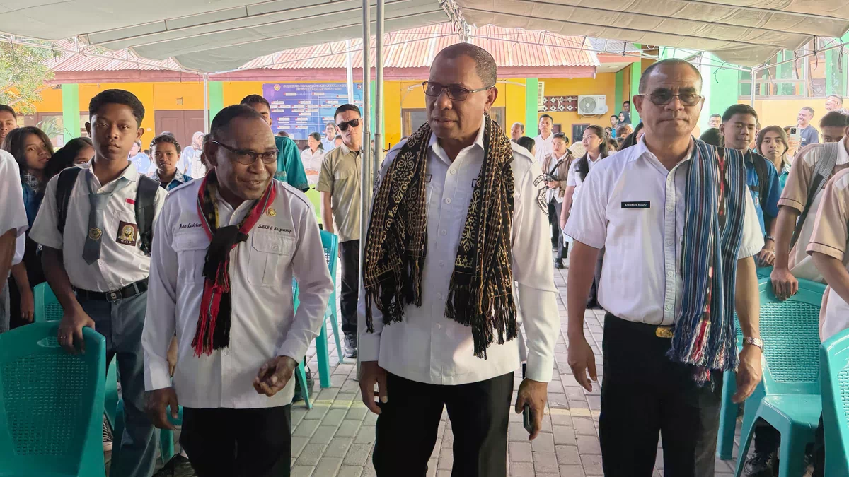 Wagub Johni Asadoma Dorong SMK Negeri 6 Kupang Cetak Lulusan Jadi Pencipta Lapangan Kerja