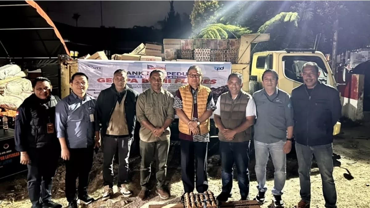 Bank NTT Tetap Peduli Korban Gempa Flores, Salurkan Sembako meski Kantor Ruteng Rusak Parah