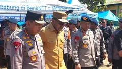 Wagub Johni Asadoma dan Kapolri Turun Langsung Pantau Pengungsi Gempa di Manggarai