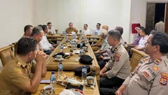 Wagub NTT  Ajak Kapolsek dan Camat se-Adonara Perkuat Komunikasi, Cegah Konflik Sejak Dini