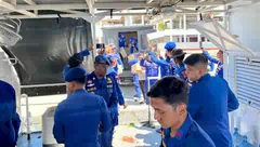 Polri Kirim 15 Ton Bantuan ke Pulau Palue, Tim Trauma Healing Turut Diterjunkan untuk Korban Gempa