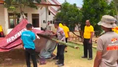 Tak Ingin Pendidikan Terhenti, Polisi Bantu Siapkan Kelas Darurat bagi Pelajar Korban Gempa