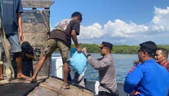 Polda NTT Tempuh Jalur Laut, Kirim Bantuan untuk Korban Gempa di Pulau Palue