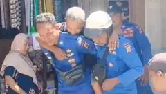 Gempa Susulan di Reok, Dua Warga Tertimpa Puing Bangunan Diselamatkan Satpolairud Polres Manggarai