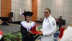 Wagub NTT Jhoni Asadoma Dorong 439 Sarjana UPG 1945 Jadi Pencipta Lapangan Kerja