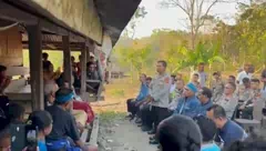 Polda NTT Melayat ke Rumah Duka Korban Penembakan di Sumba Barat, Keluarga Sampaikan Permohonan Maaf