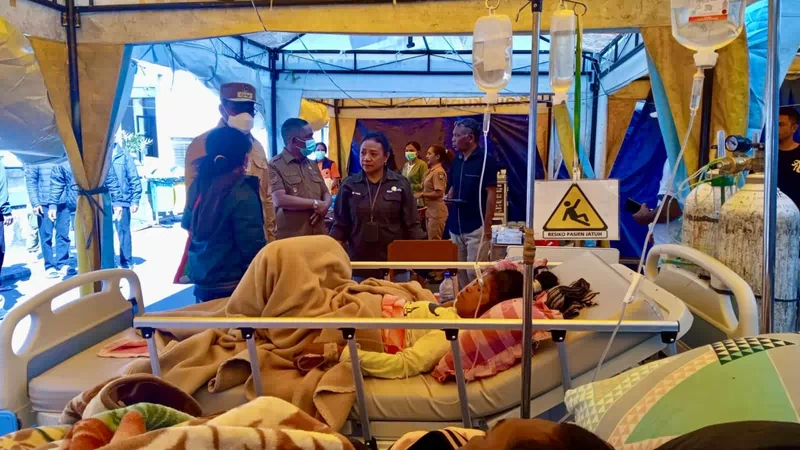 Wagub Johni Asadoma Tinjau RSUD Ruteng, Rumah Sakit Lapangan Dikebut untuk Layani Pasien Korban Gempa