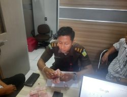 Penyidik Tipidsus Kejari Sabu Sita Rp 30 Juta dari Direktur PT TJL Terkait Kasus Korupsi Pabrik Rumput Laut 2018