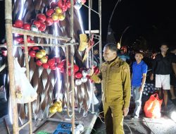 Wagub NTT Jhoni Asadoma Tinjau Lomba Hias Pohon Natal di Jalan El Tari, Angkat Kreativitas Lokal