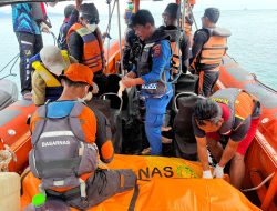 Bangkai Kamar Kapal Terdampar, Satu Jenazah Korban KM Putri Sakinah Ditemukan di Selat Padar