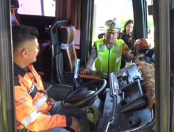 Antisipasi Kecelakaan, Ditlantas Polda NTT Ramp Check Bus Kupang–Dili dalam Operasi Keselamatan 2026