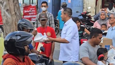 Ramadan Penuh Makna, Kejaksaan Negeri Medan dan IAD Berbagi Ratusan Takjil untuk Pekerja Jalanan