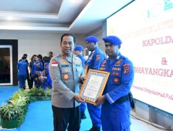 Kapolda NTT Beri Apresiasi  Personel Ditpolariud Berprestasi,Dari Aksi Kemanusiaan hingga Ungkap Kapal Ilegal