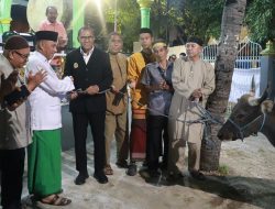Johni Asadoma Serahkan Sapi Kurban untuk Jemaah Masjid Al Ikhlas Bonipoi, Momen Perkuat Toleransi di NTT