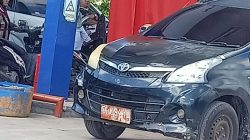Di Tengah Krisis BBM Rote Ndao, Mobil Plat Merah Diduga Bebas Antre di SPBU Sanggaoen,Warga Protes