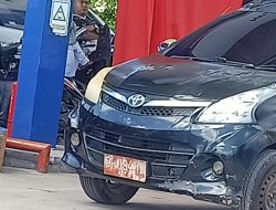 Di Tengah Krisis BBM Rote Ndao, Mobil Plat Merah Diduga Bebas Antre di SPBU Sanggaoen,Warga Protes